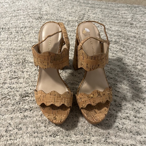 Adorable cork heels 👠✨ - Picture 3 of 6